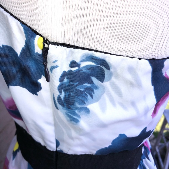 Limited bold floral strapless dress! - Picture 5 of 6